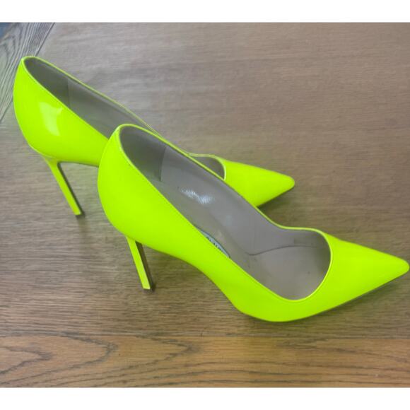 Manolo Blahnik BB Stiletto Heels Pointy Toe Pumps Size 36.5 NEON YELLOW - Picture 1 of 12
